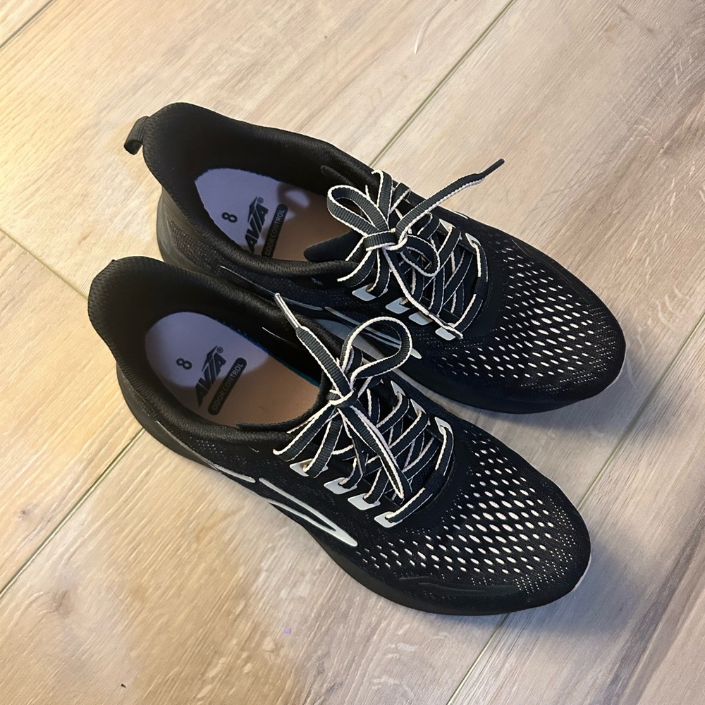 Avia Sz 8 Tennis Shoes - Picture 2 of 5